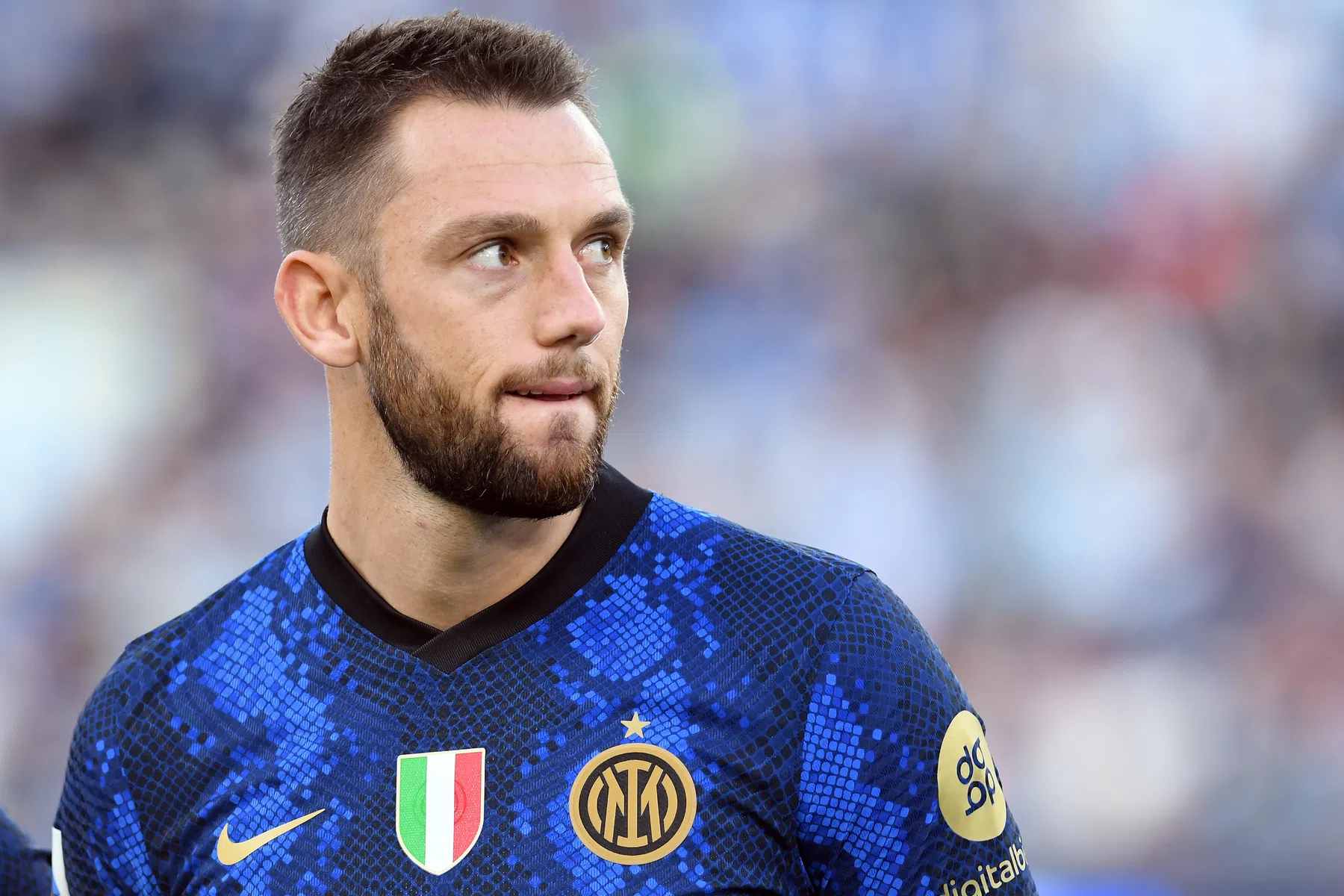 Bekijk hier het ongelukkige moment van De Vrij in de Derby della Madonnina 