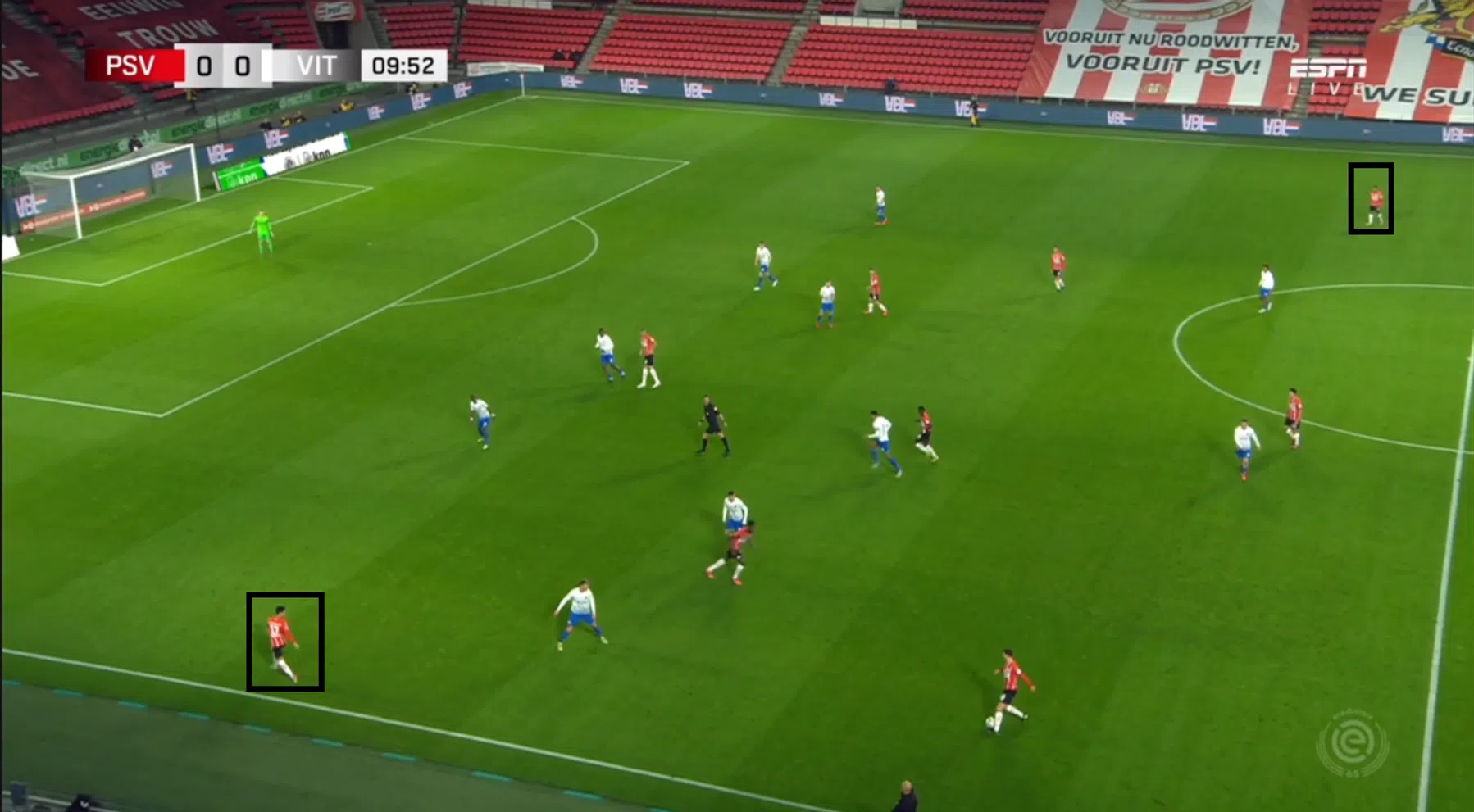 Flitsend antwoord op Vitesse begint bij backs PSV