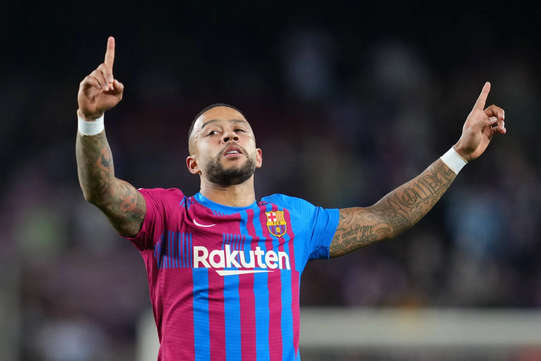 Memphis kroont zich tot matchwinner bij debuut Xavi