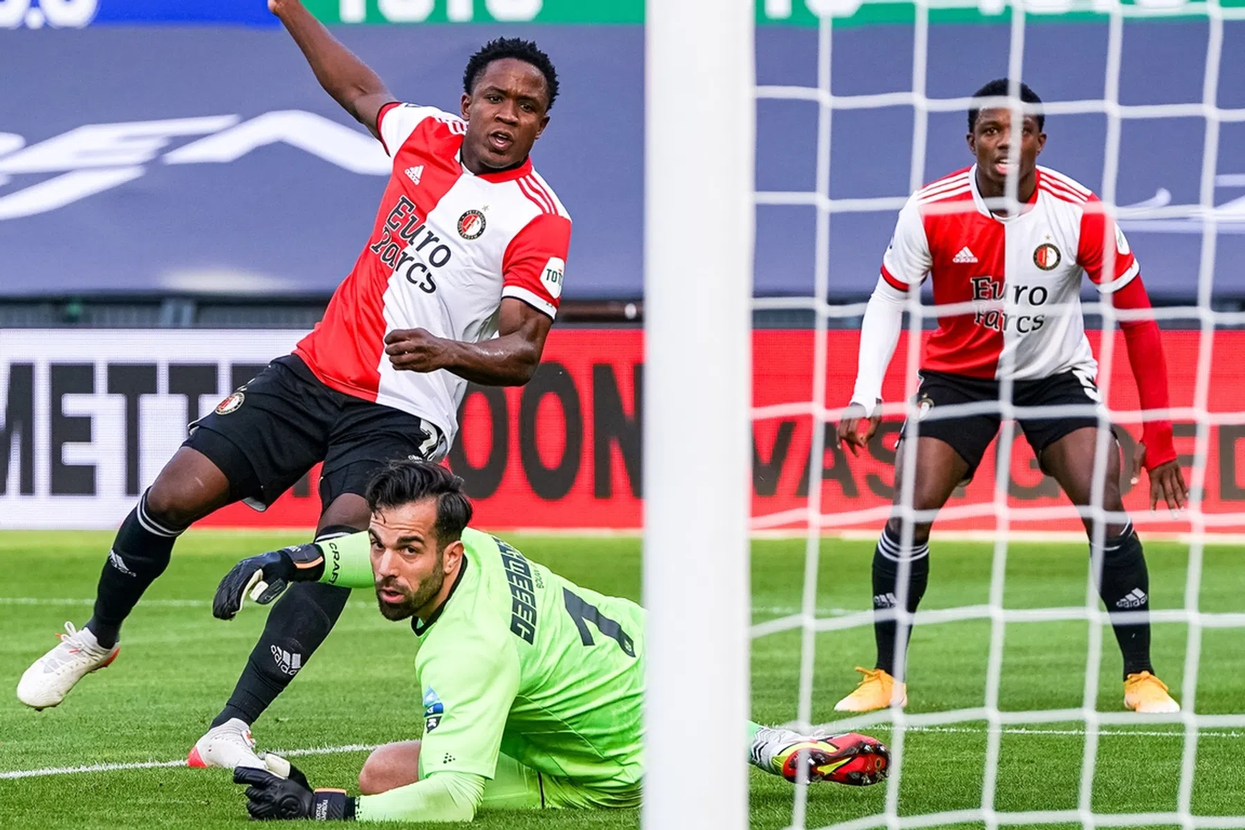 PEC-doelman Lamprou trekt pijnlijke conclusie na rentree in De Kuip