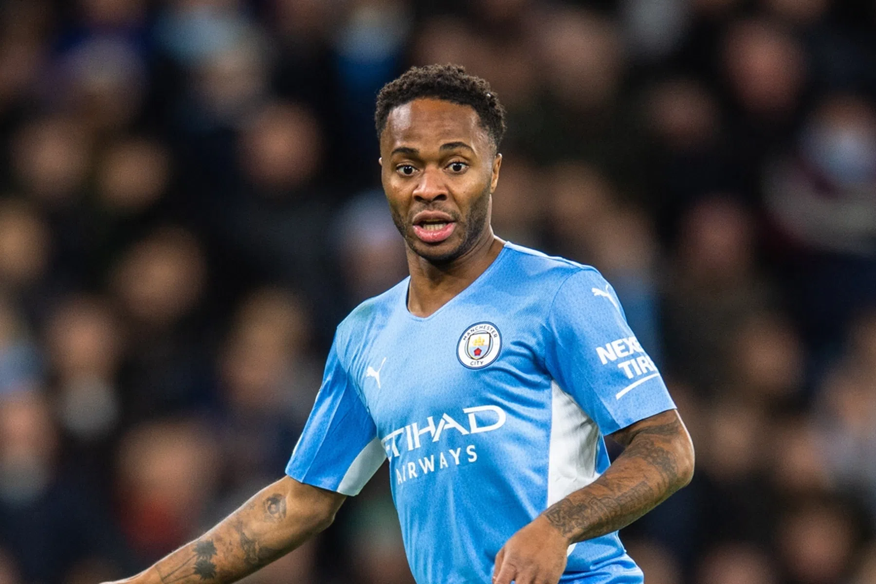Sterling kan eindelijk weer lachen op middag van schitterende goals