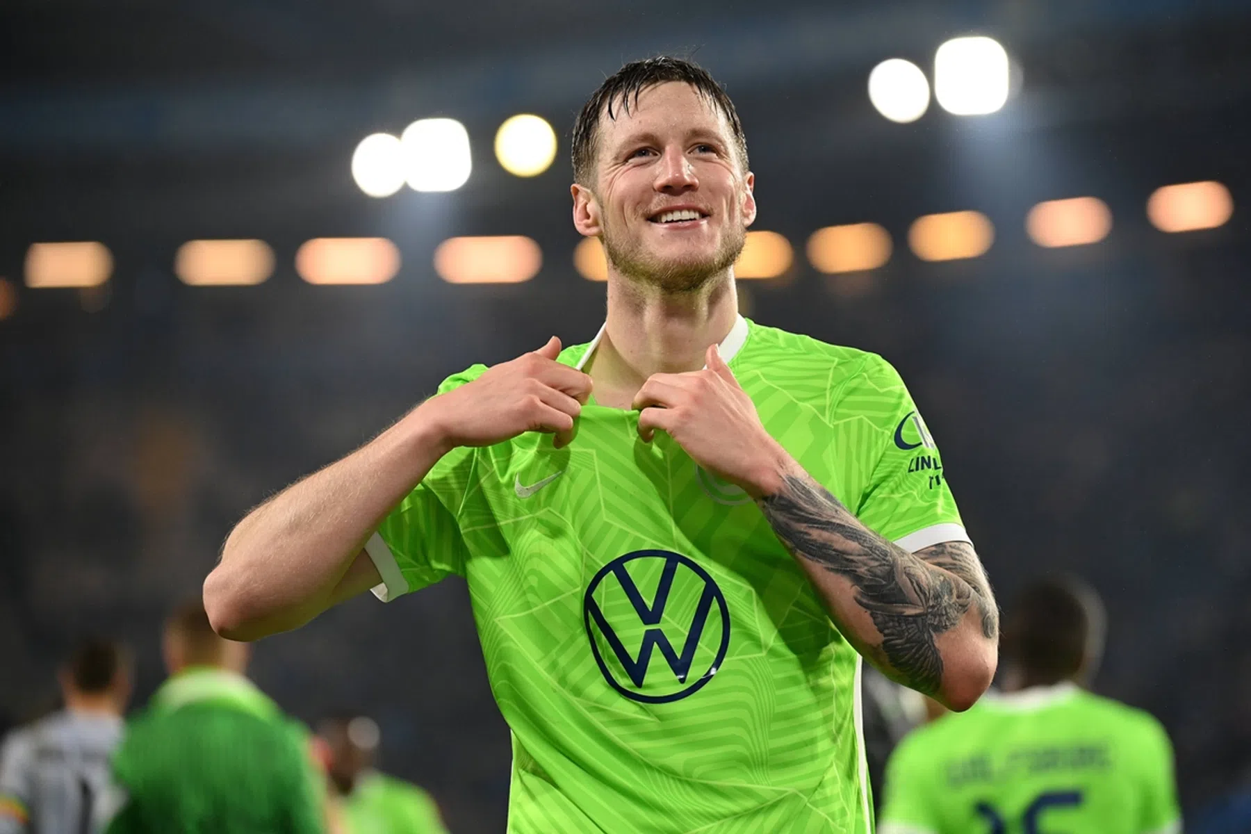 Opgeluchte Weghorst: 'Van Bommel en Wolfsburg pasten niet bij elkaar' 