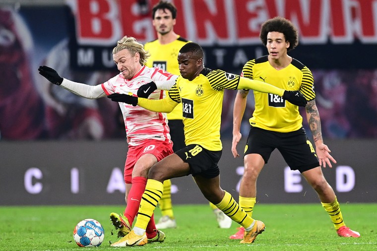 Moukoko kan door gebruikt medicijn niet mee met Borussia Dortmund