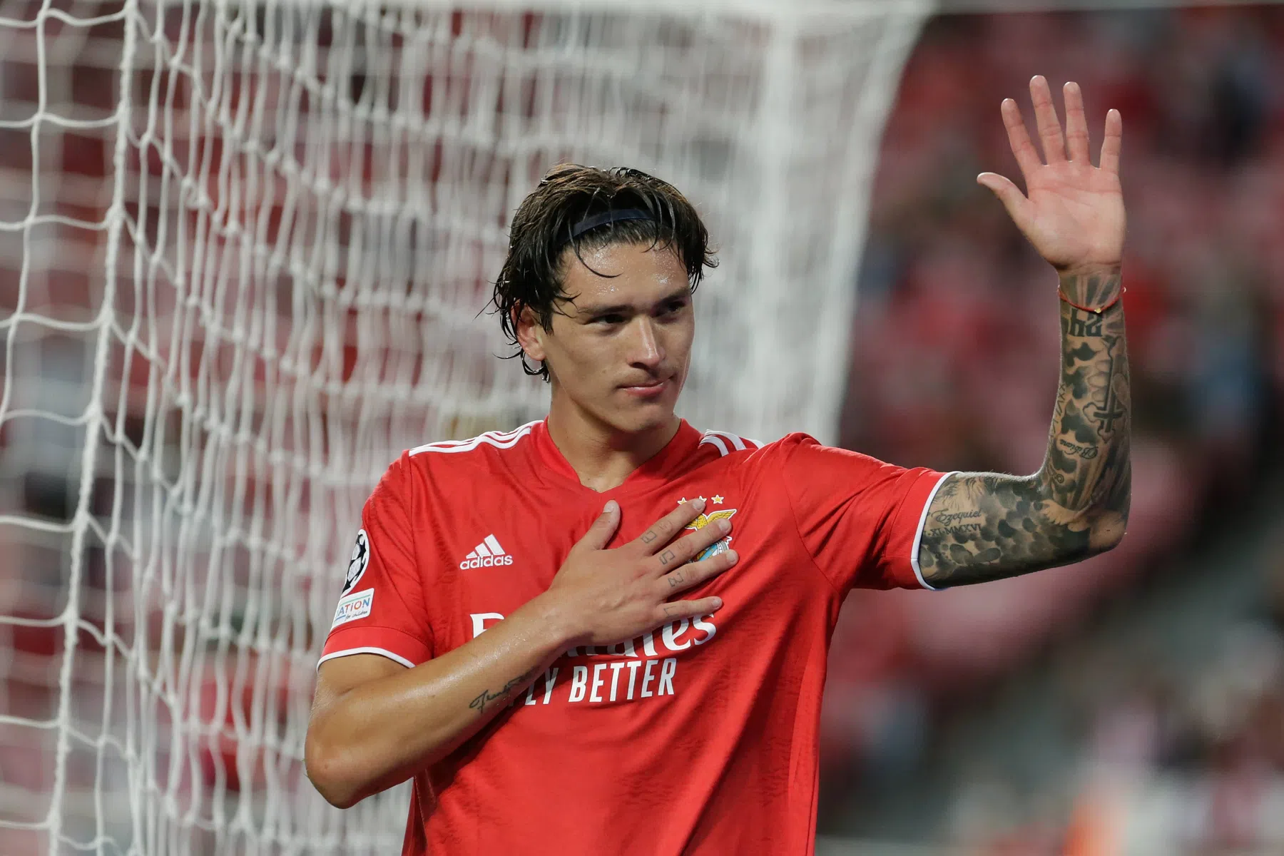 Tegenstander nog met zes man over, bizar duel Benfica voortijdig voorbij 