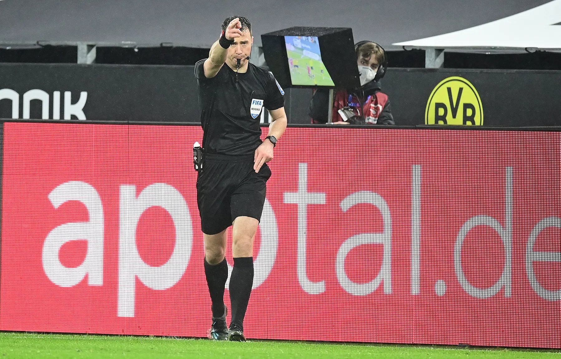 Dortmund woest: 'Wat verwacht je van een scheids die eerder manipuleerde?'