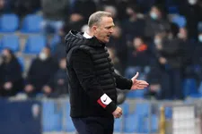 Thumbnail for article: 'Do or die' voor Van den Brom: 'Het moet geen praatgroep worden'