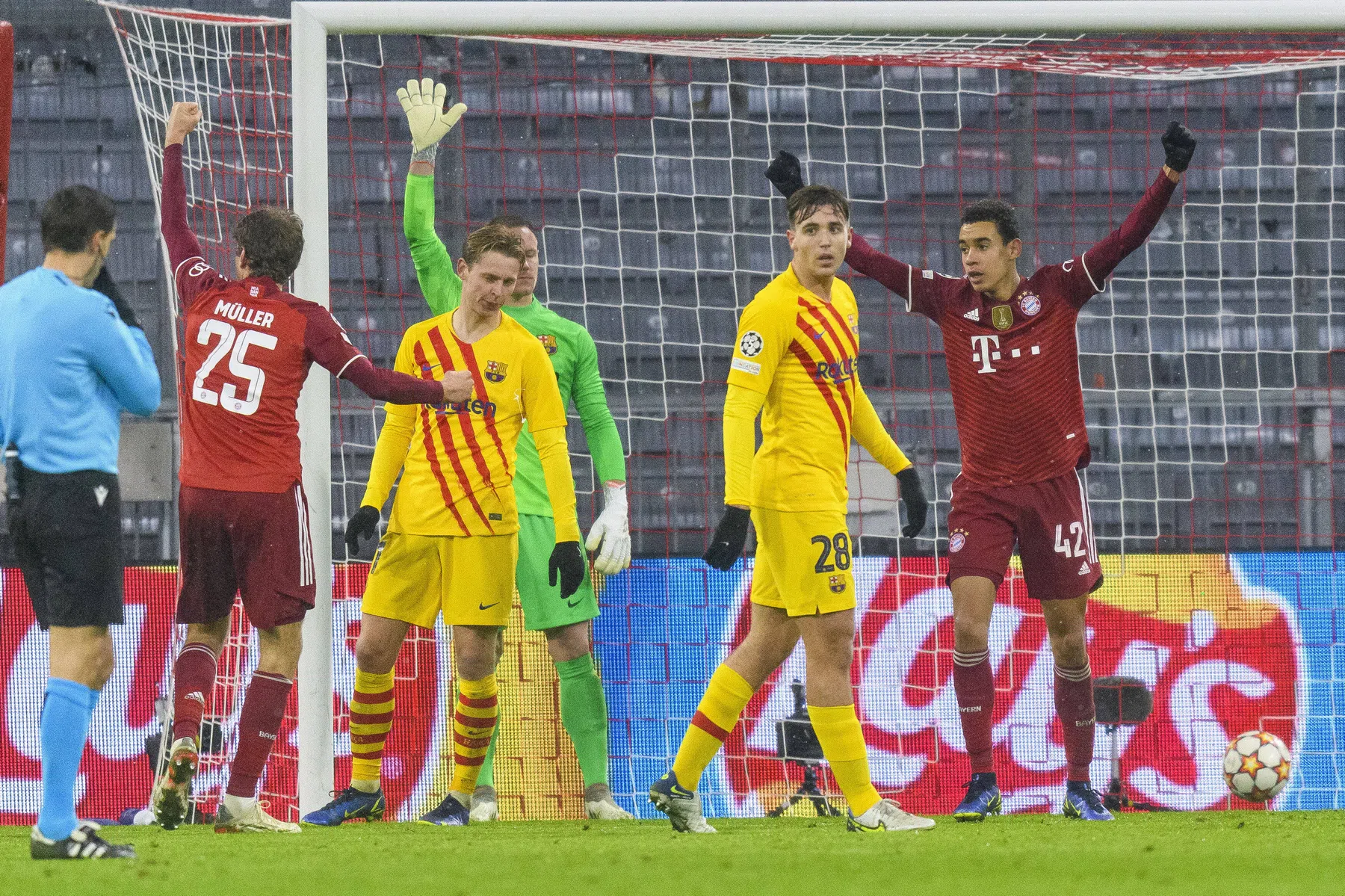 Bayern München overtreft Ajax en kegelt Barcelona uit de Champions League