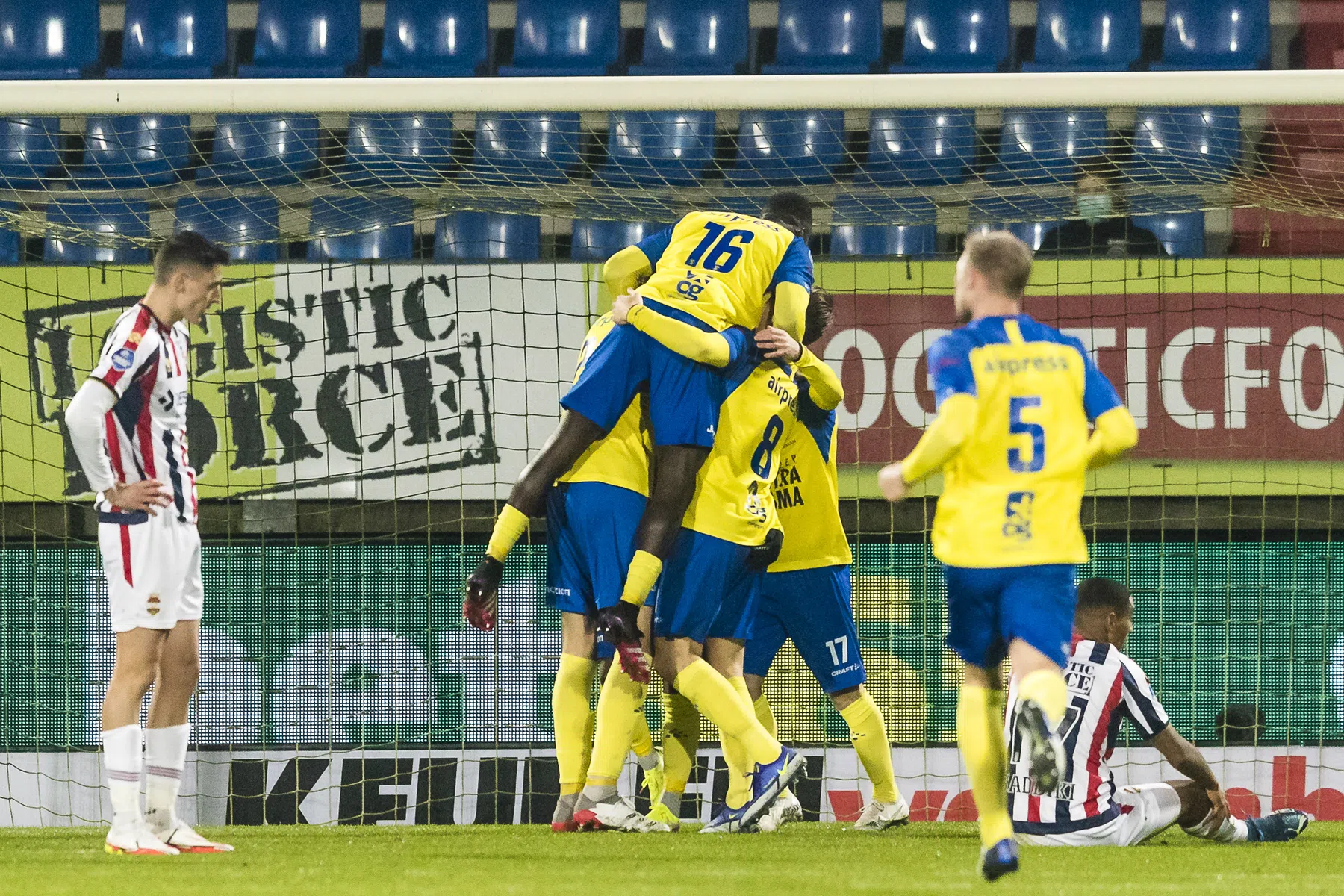 Cambuur pakt draad weer op en maakt afwezige De Jong trots
