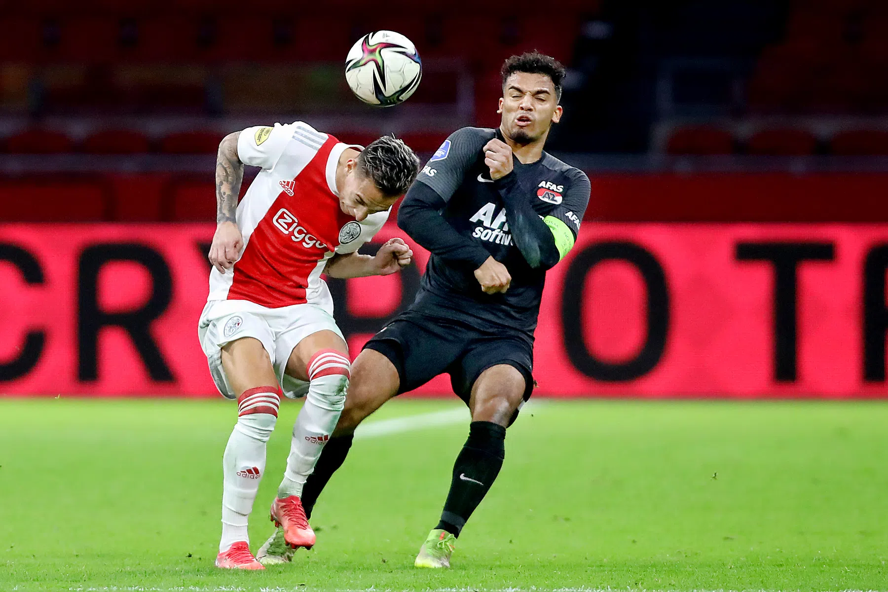 Owen Wijndal maakt woorden waar tegen Ajax