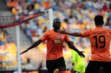 Thumbnail for article: Dumfries en Ajacieden steken zwaar geblesseerde Traoré hart onder de riem