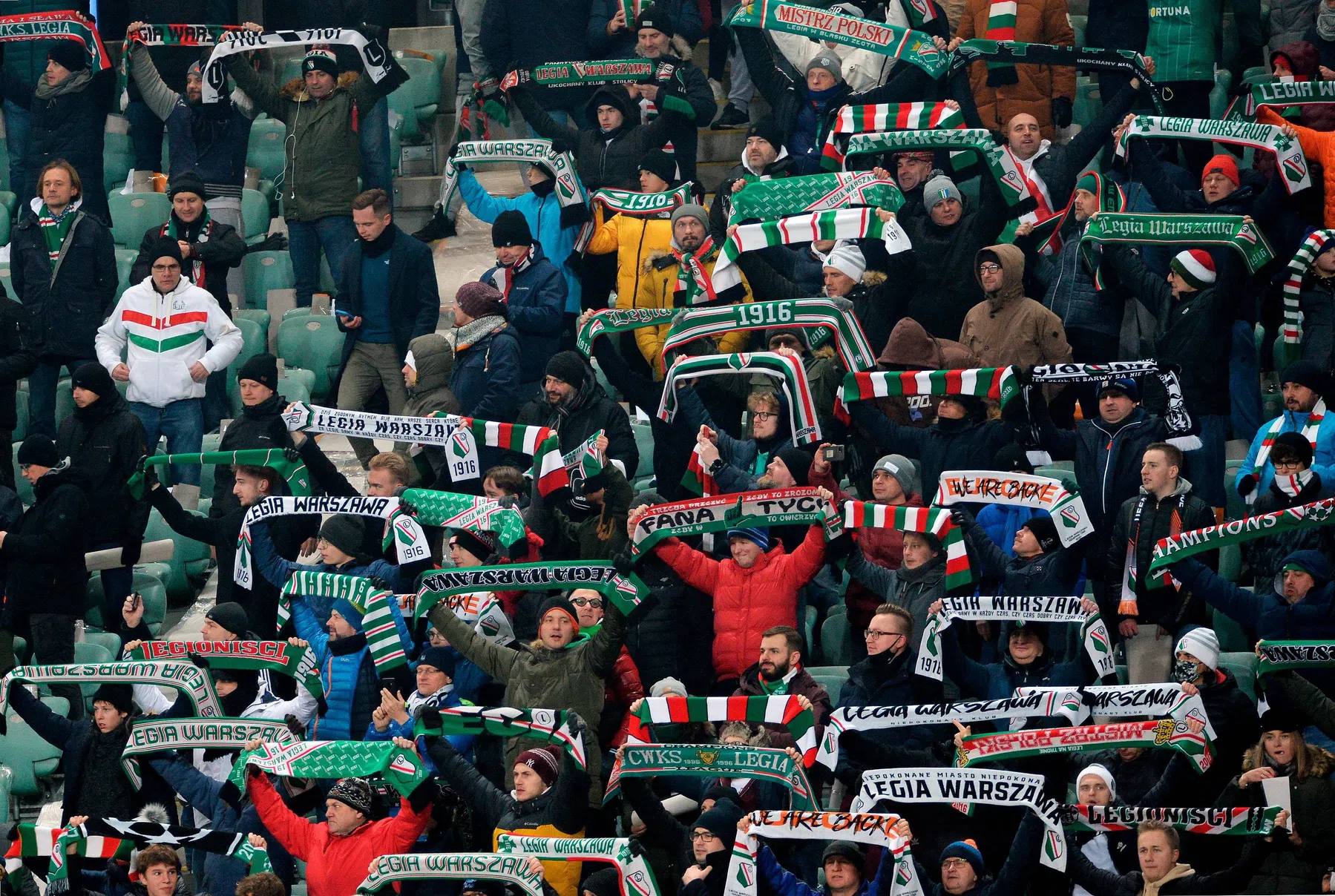 Rampseizoen Legia Warschau krijgt nieuw hoofdstuk met aanval spelersbus