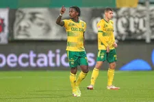 Thumbnail for article: Elia grapt over shirtje weggeven: 'Ga het niet betalen voor hem'