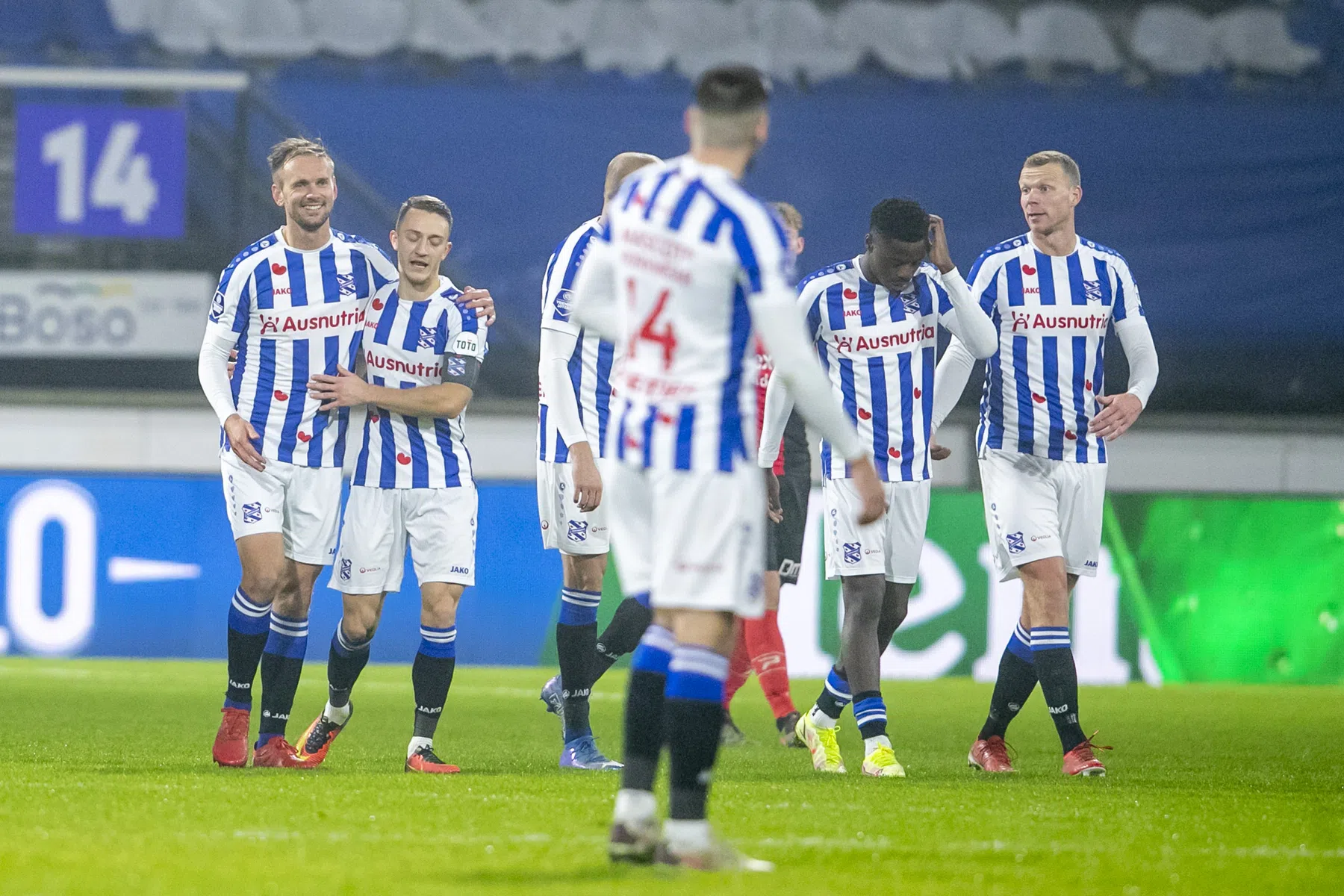 Invaller Siem de Jong helpt Heerenveen op gang tegen dapper De Treffers