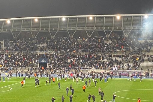 Bekerduel Olympique Lyon in Parijs definitief gestaakt na rellen