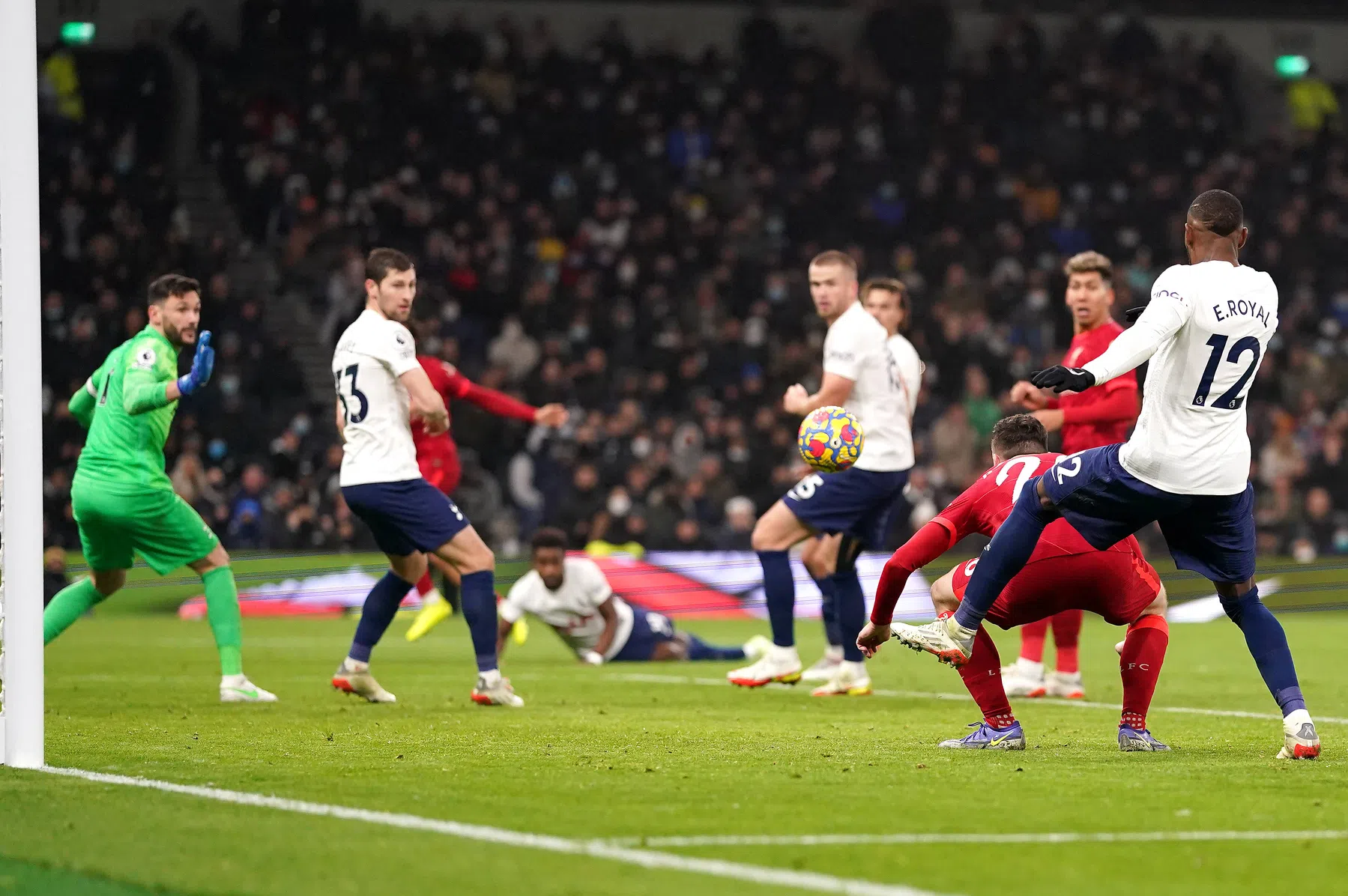 Vuurwerk in Engelse topper: Spurs houdt tiental Liverpool in bedwang