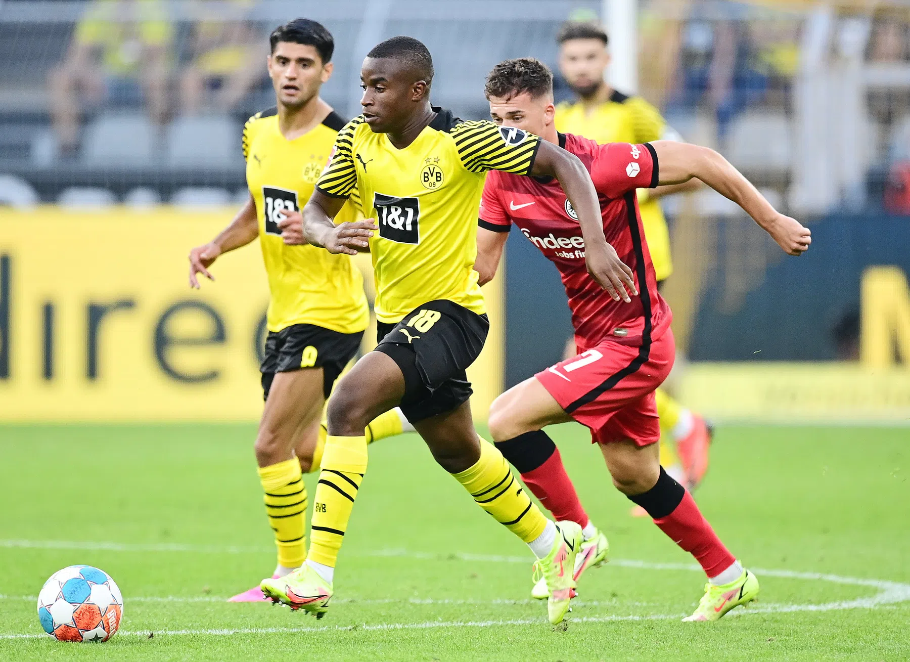 'Eto'o wil Dortmund-talent Moukoko nog voor de Afrika Cup verleiden tot switch'