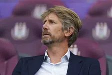 Thumbnail for article: Van der Sar over toekomst bij Ajax: 'Altijd dingen die op de deur kloppen'