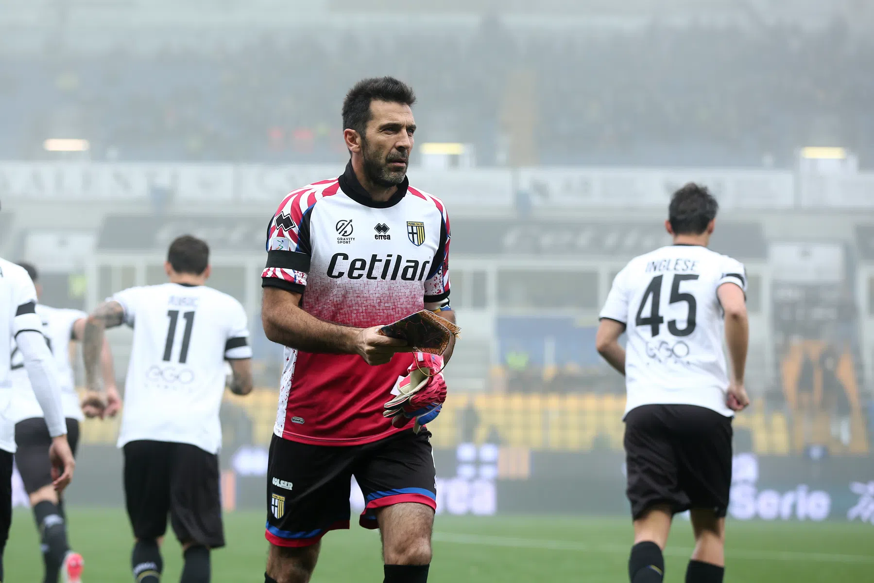Buffon (43) denkt aan nieuw avontuur en hekelt Ronaldo-impact bij Juve