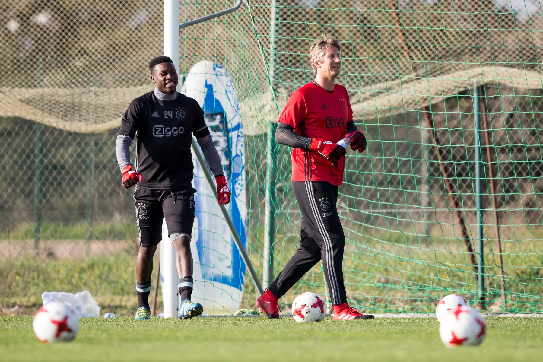 Van der Sar voelt 'pijn' van situatie Onana en is verrast door Pasveer