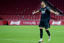 Thumbnail for article: De voors en tegens van een nieuwe AZ-spits