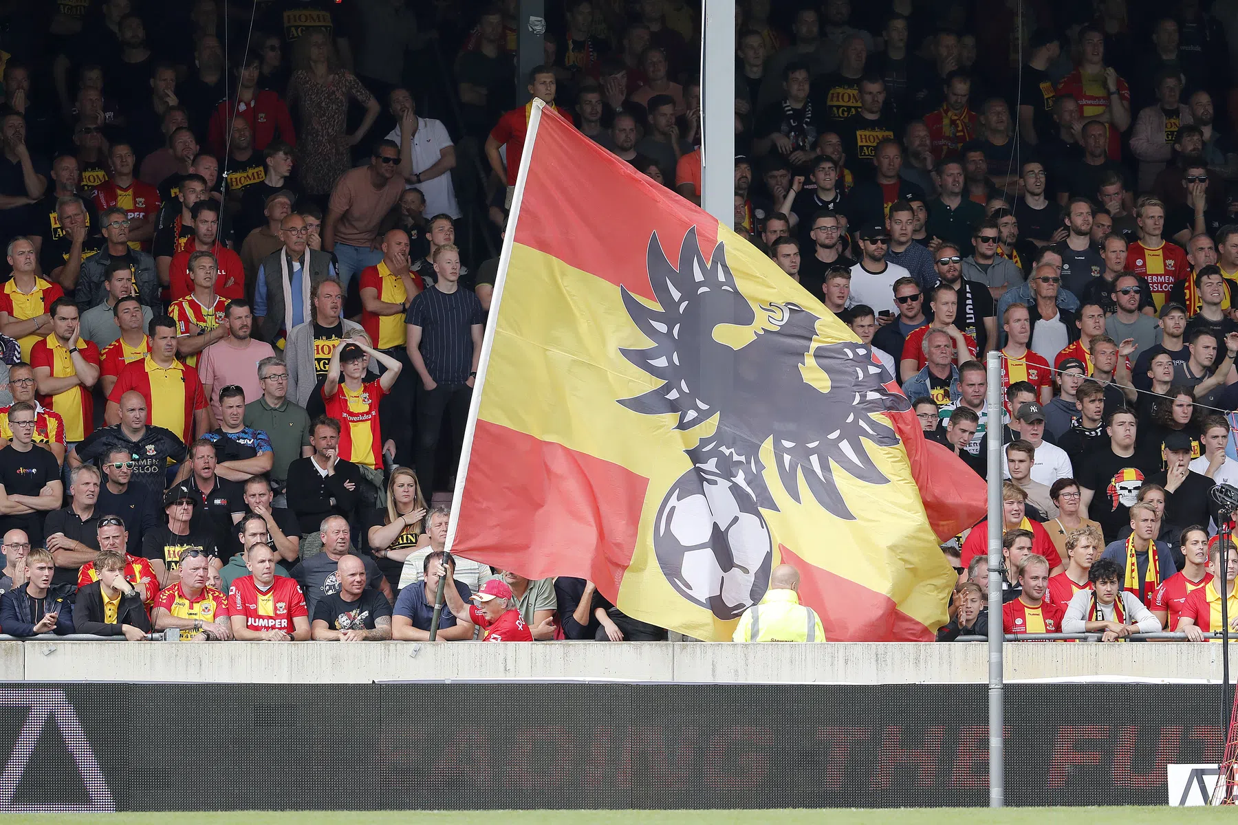 Go Ahead Eagles legt Griekse verdediger vast 