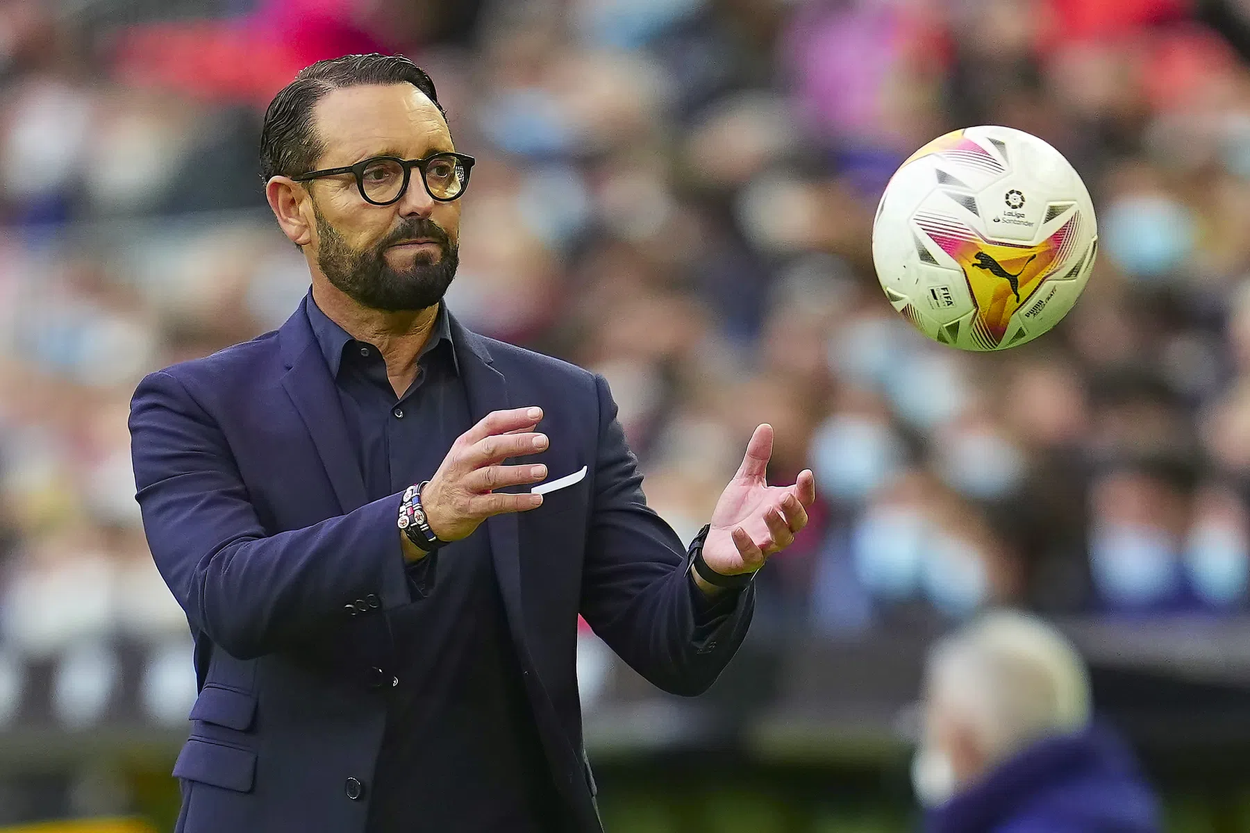 Valencia-coach hekelt Barcelona-beleid: 'Waar is de Fair Play?'