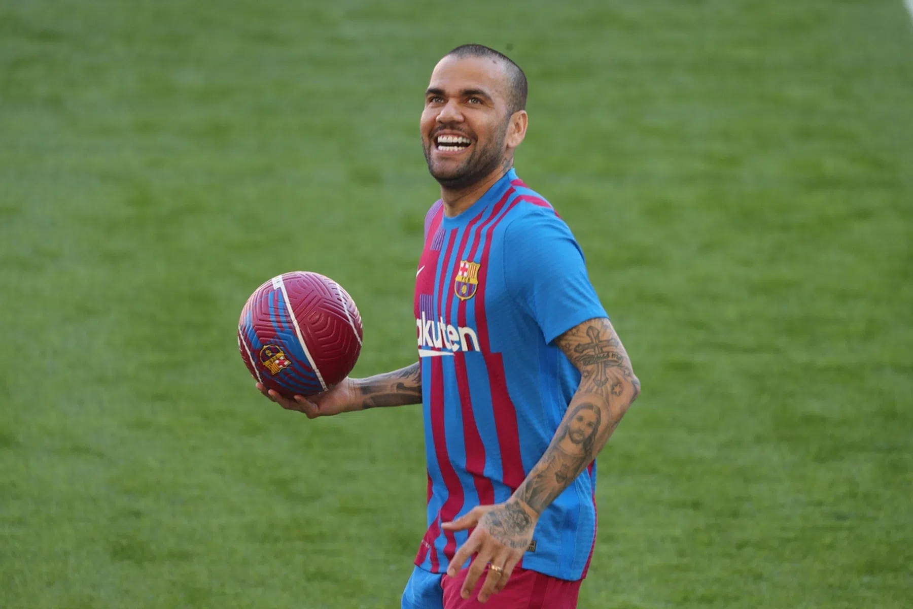 Xavi geniet van Dani Alves: 'Hij maakt een spectaculaire indruk'