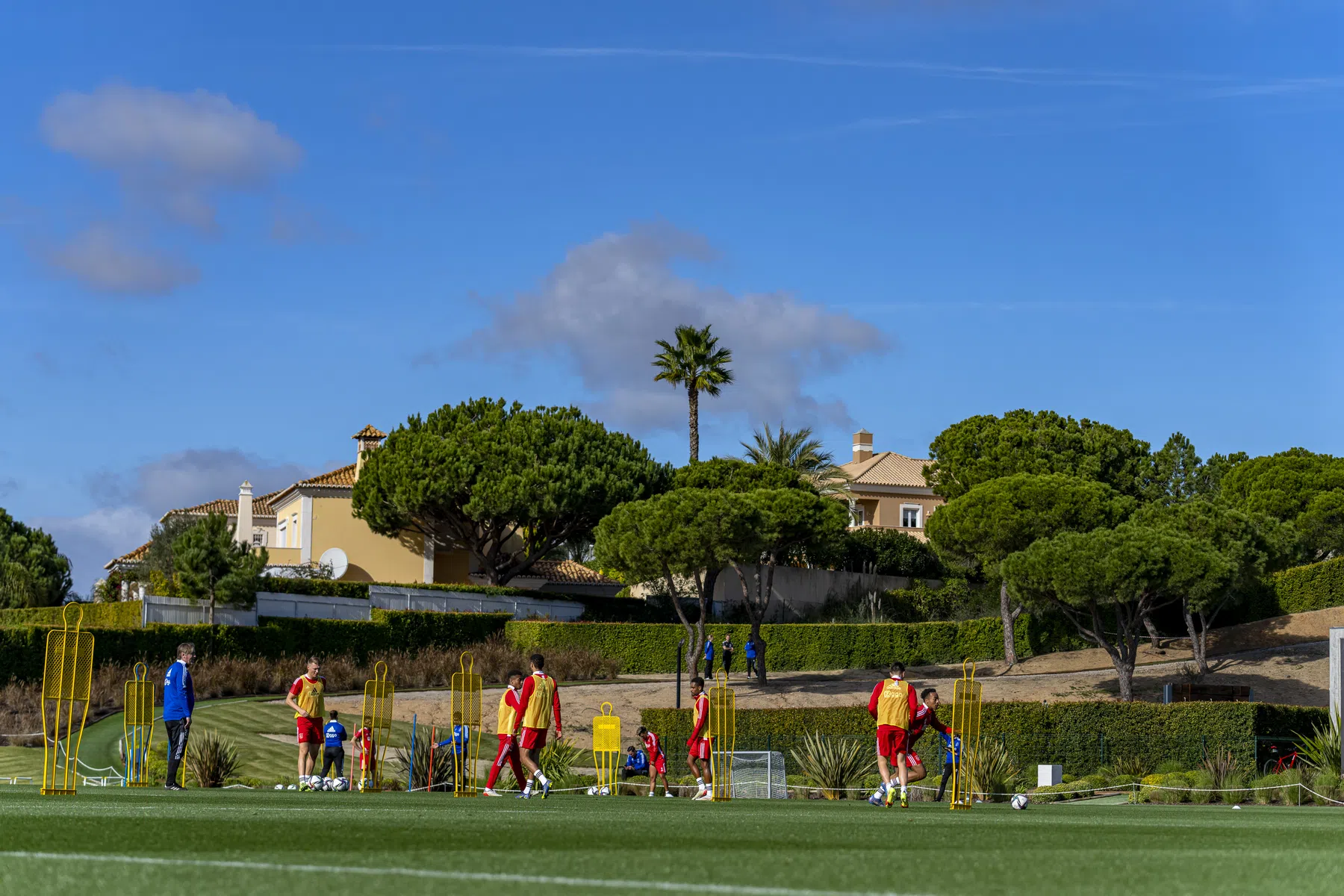 Ajax stelde met privéjet eigen belang boven quarantaineregels