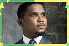 Thumbnail for article: Samuel Eto'o vervolgt zijn Afrikaanse kruistocht in maatpak