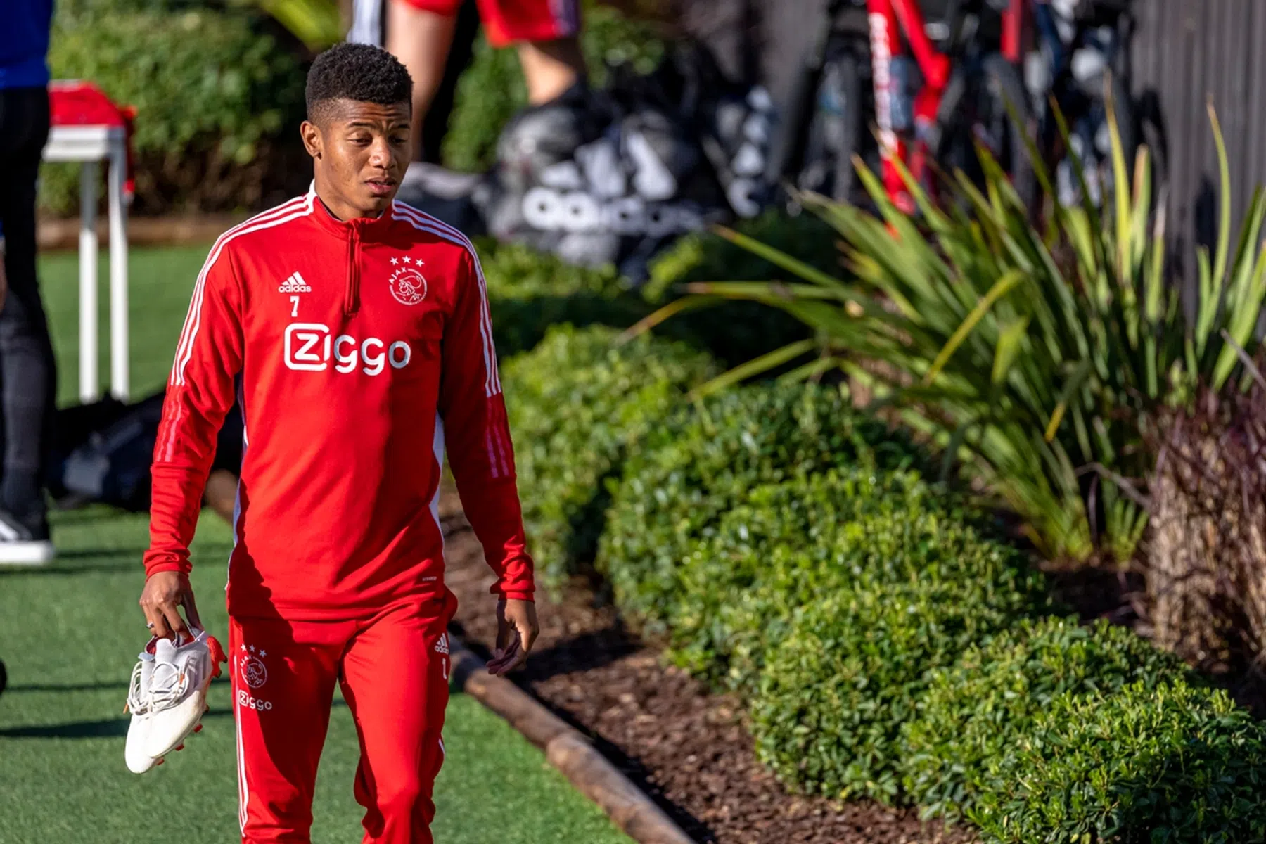 Neres verruilt Ajax voor Shakhtar Donetsk