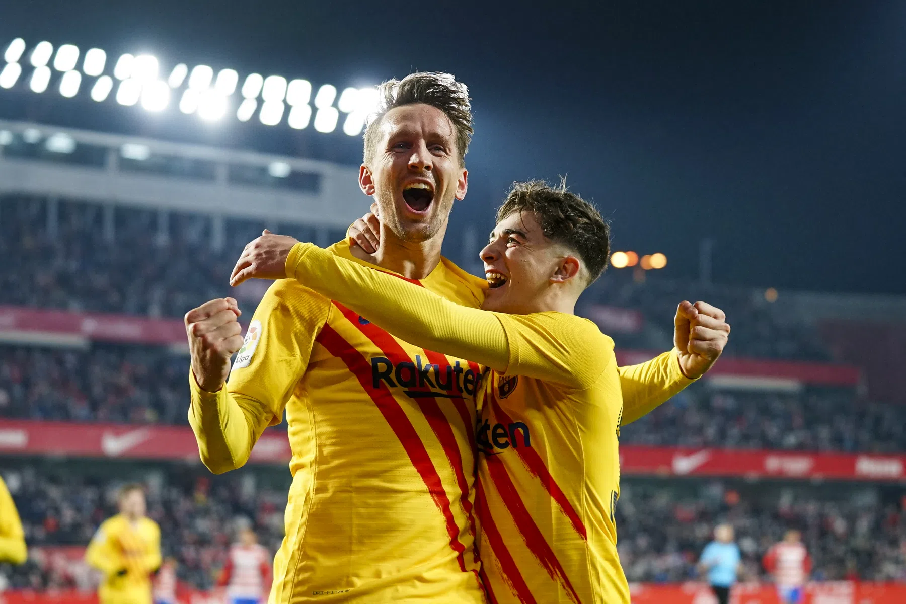 De Jong van 'zero to hero' bij Barça: 'Als hij zo blijft presteren, blijft hij spelen'