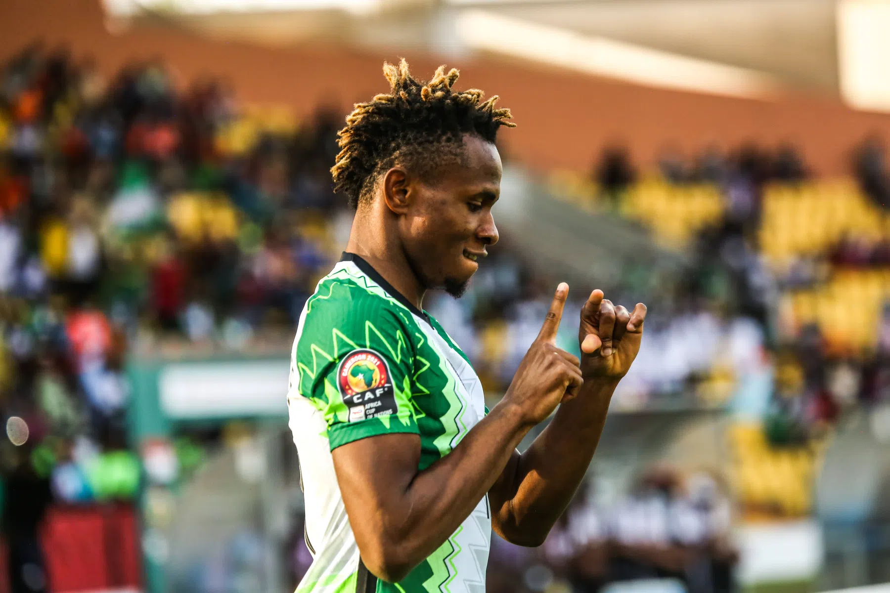 Nigeria na vroege goal en toevalstreffer naar achtste finale