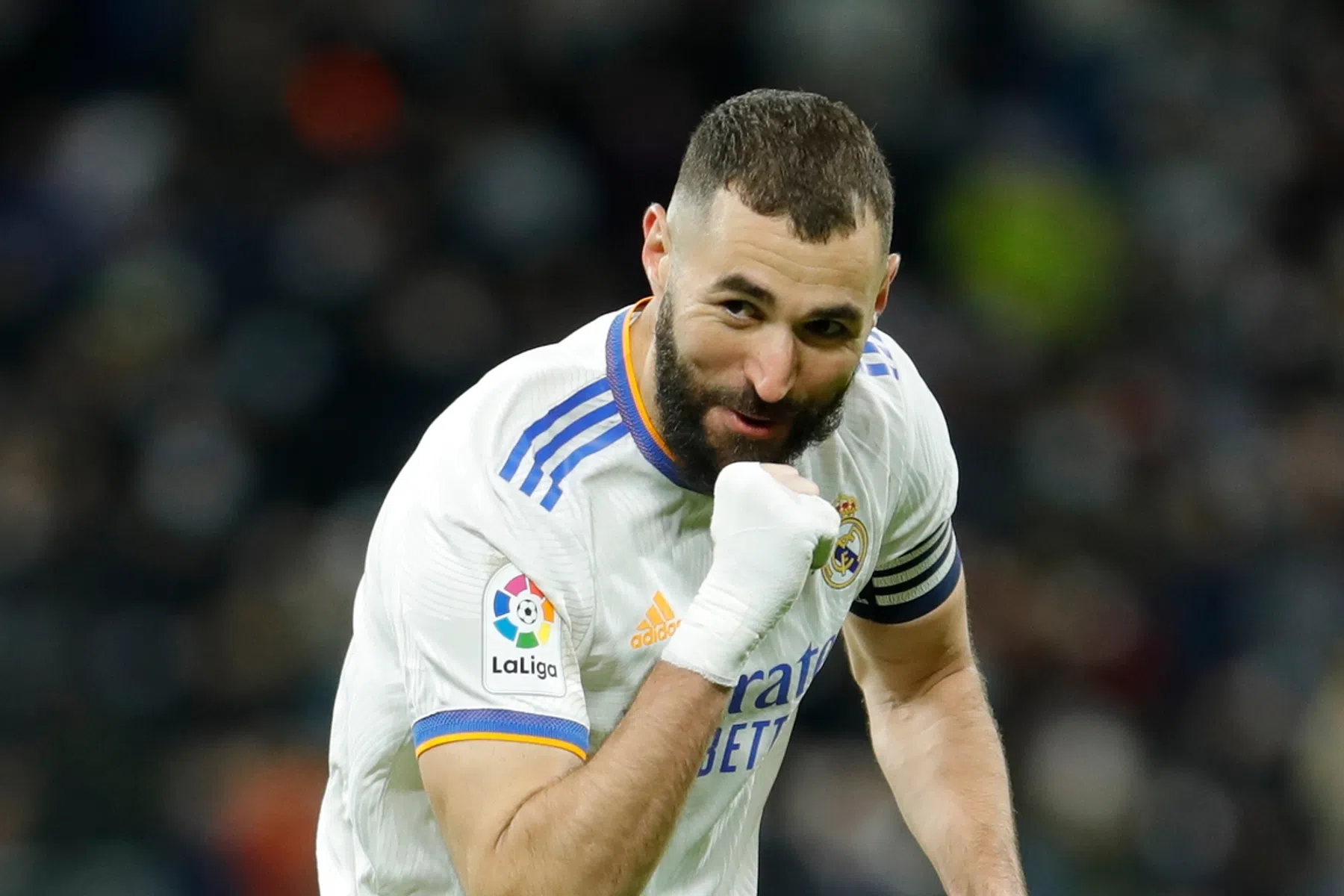 Benzema volgt voorbeeld Messi en helpt Real aan Supercopa