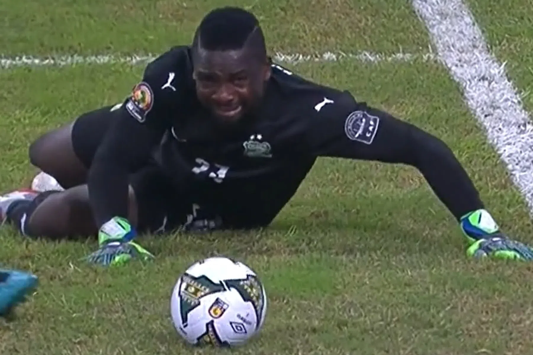 Absurde blunder op Afrika Cup gaat de hele wereld over: 'Dit verdiende hij niet'