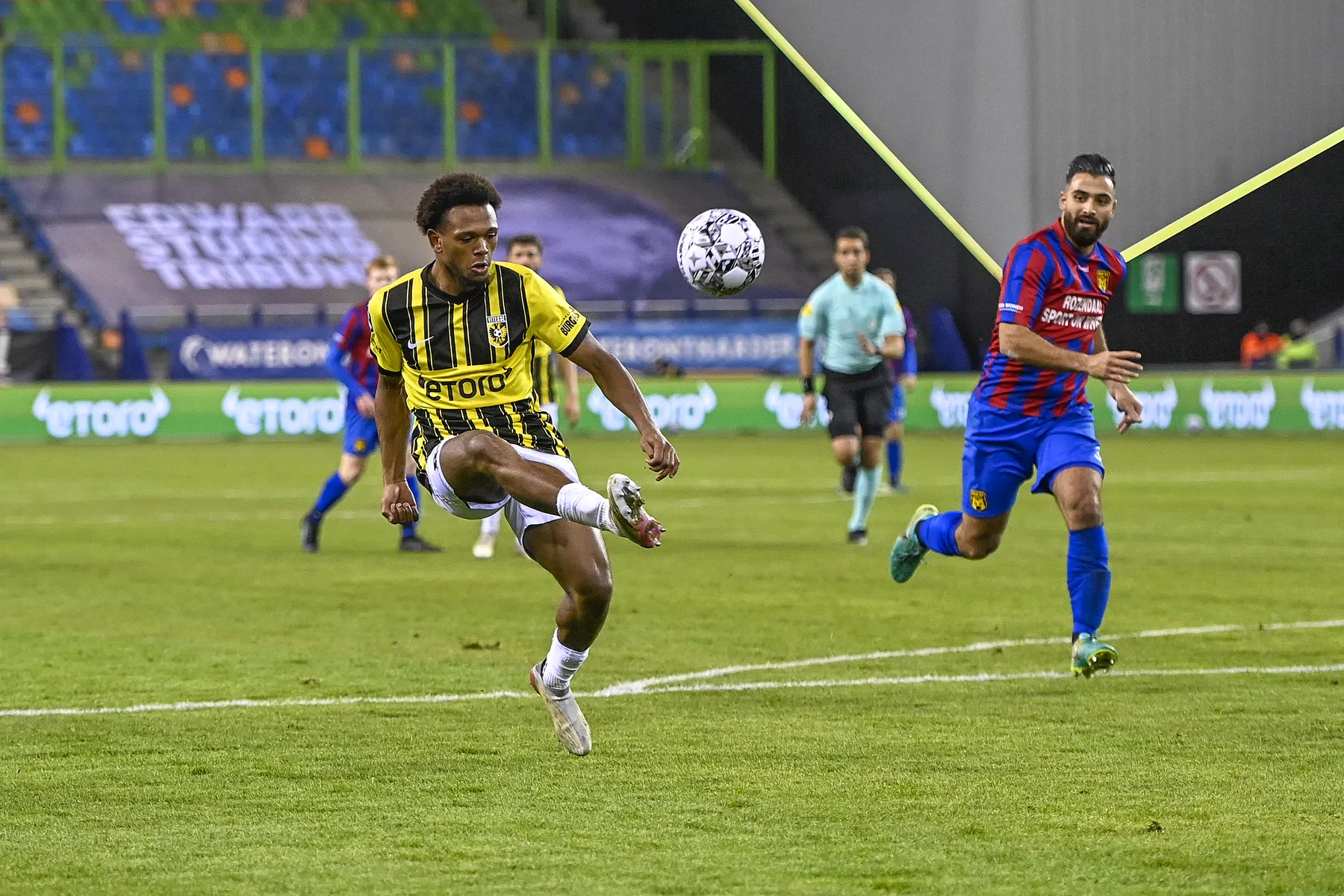 Openda schittert opnieuw bij cupfighter Vitesse