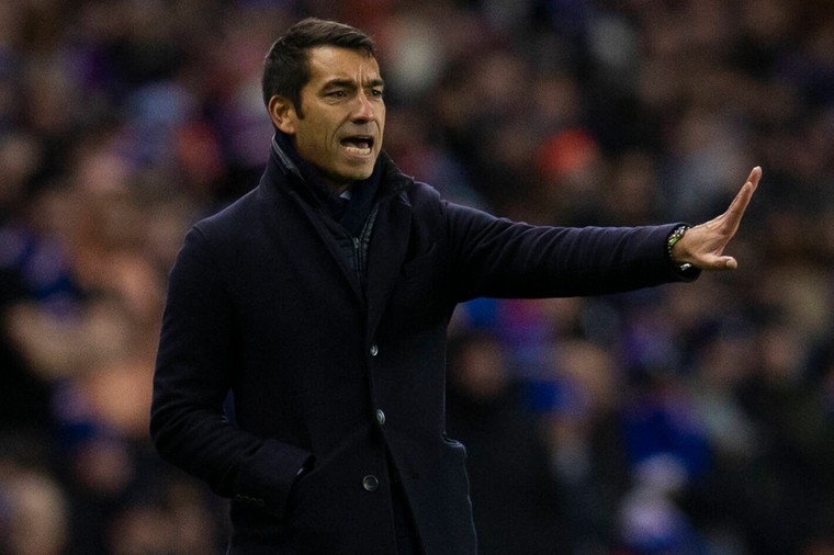 Van Bronckhorst mist VAR na wispelturige beslissingen in Schotse titelstrijd