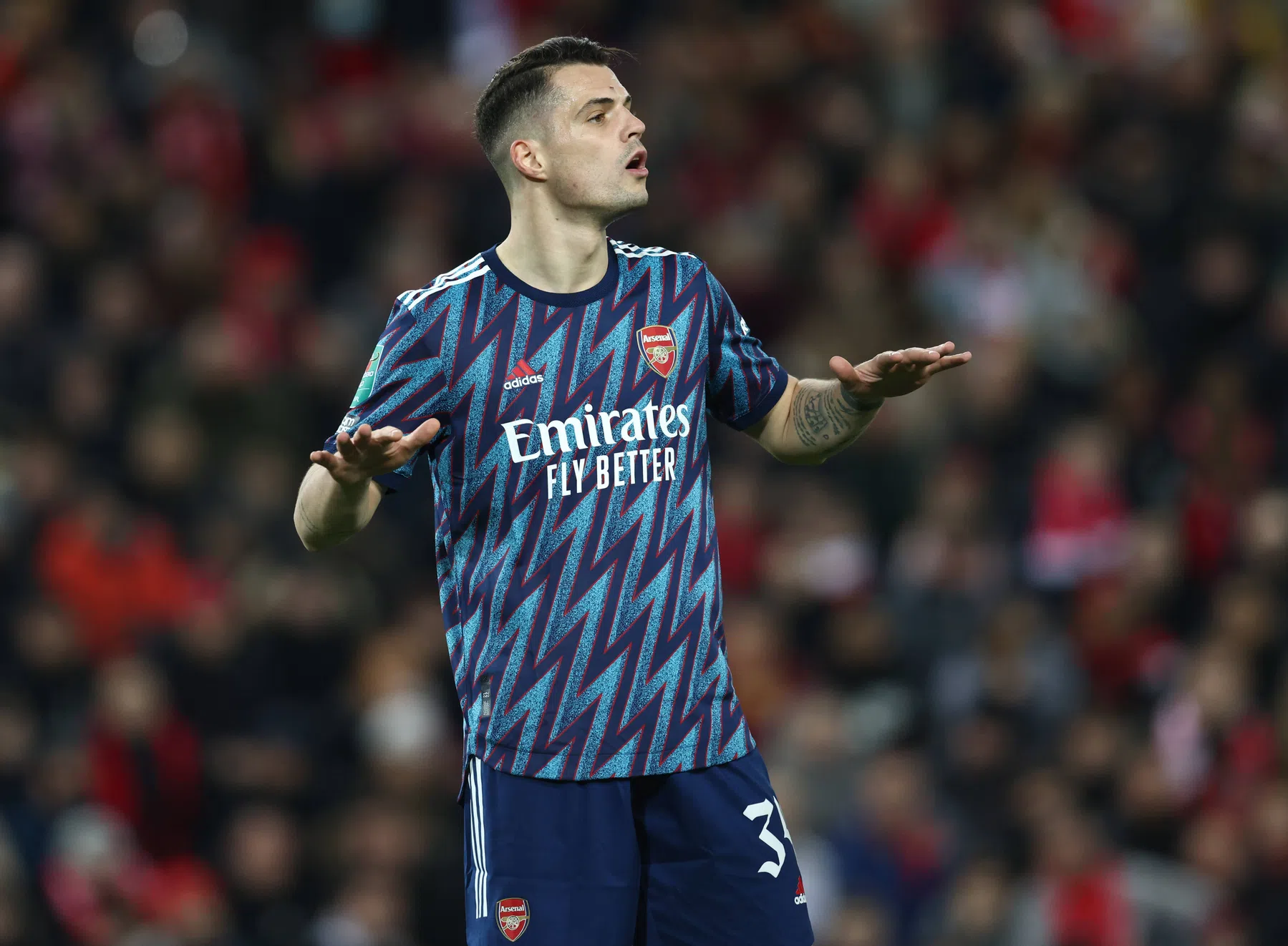 FA overweegt onderzoek naar gele kaart Xhaka na signalen vanuit gokmarkt