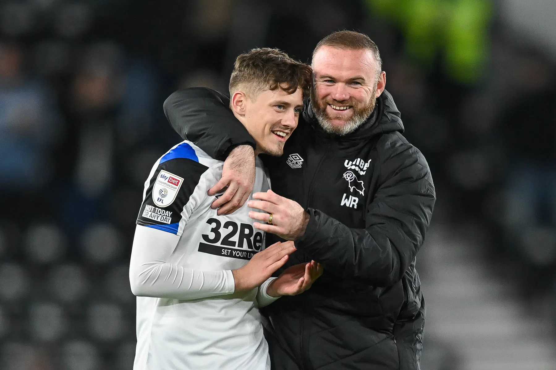 Chelsea plukt talentvolle linksback weg bij het Derby County van Rooney