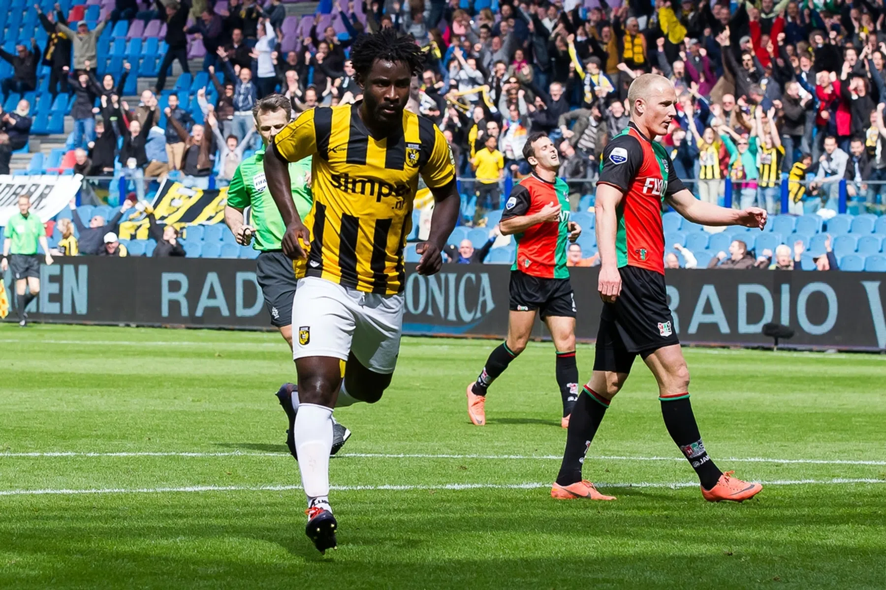 Bony traint mee bij NEC, deel fans ziet zijn komst niet zitten