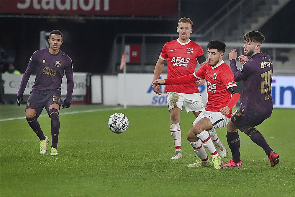 Yusuf Barasi in actie voor AZ.
