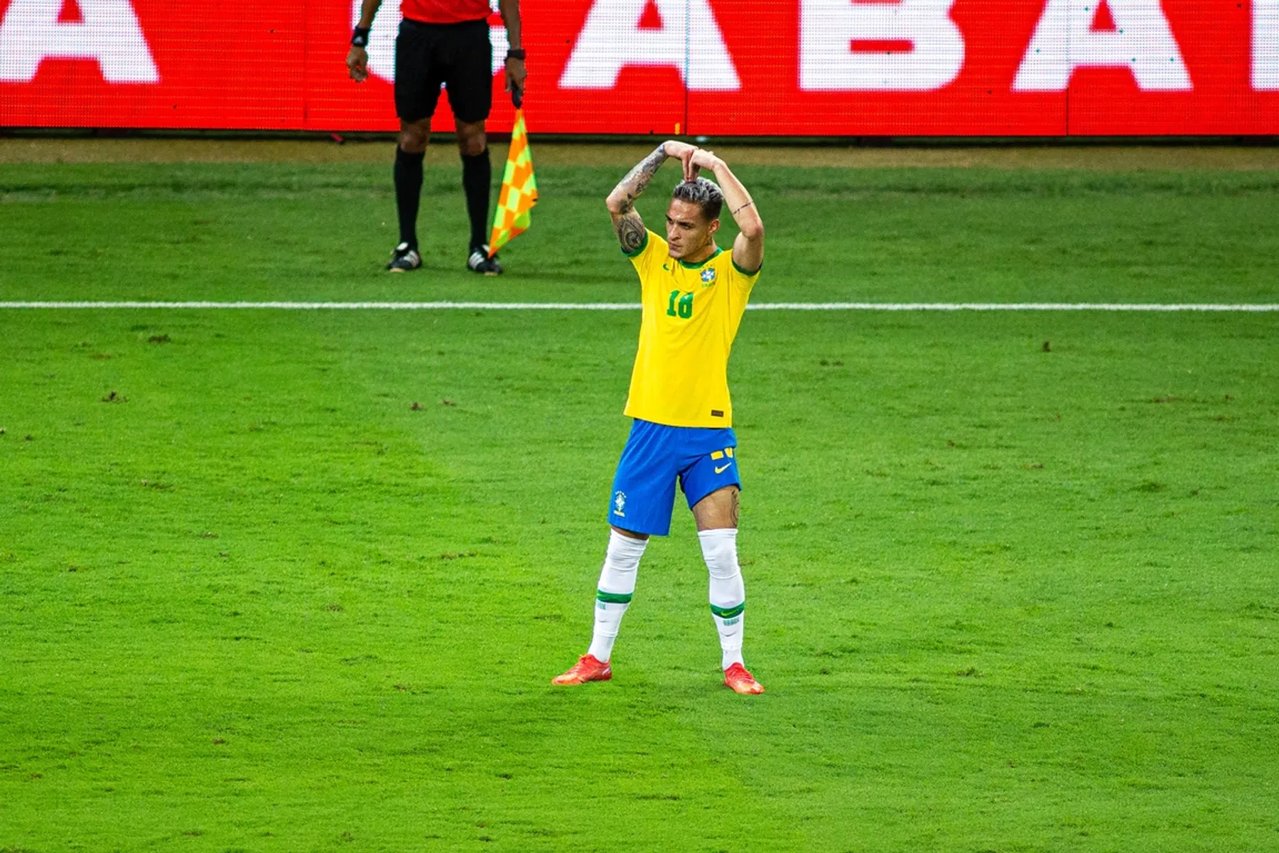 Antony leeft zijn droom: 'Ik had het al gezegd tegen Alisson en Casemiro'