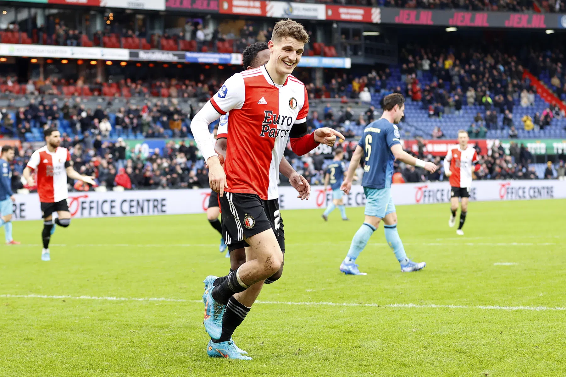 Tevreden Til wil zijn ideeën over toekomst bij Feyenoord nog niet delen