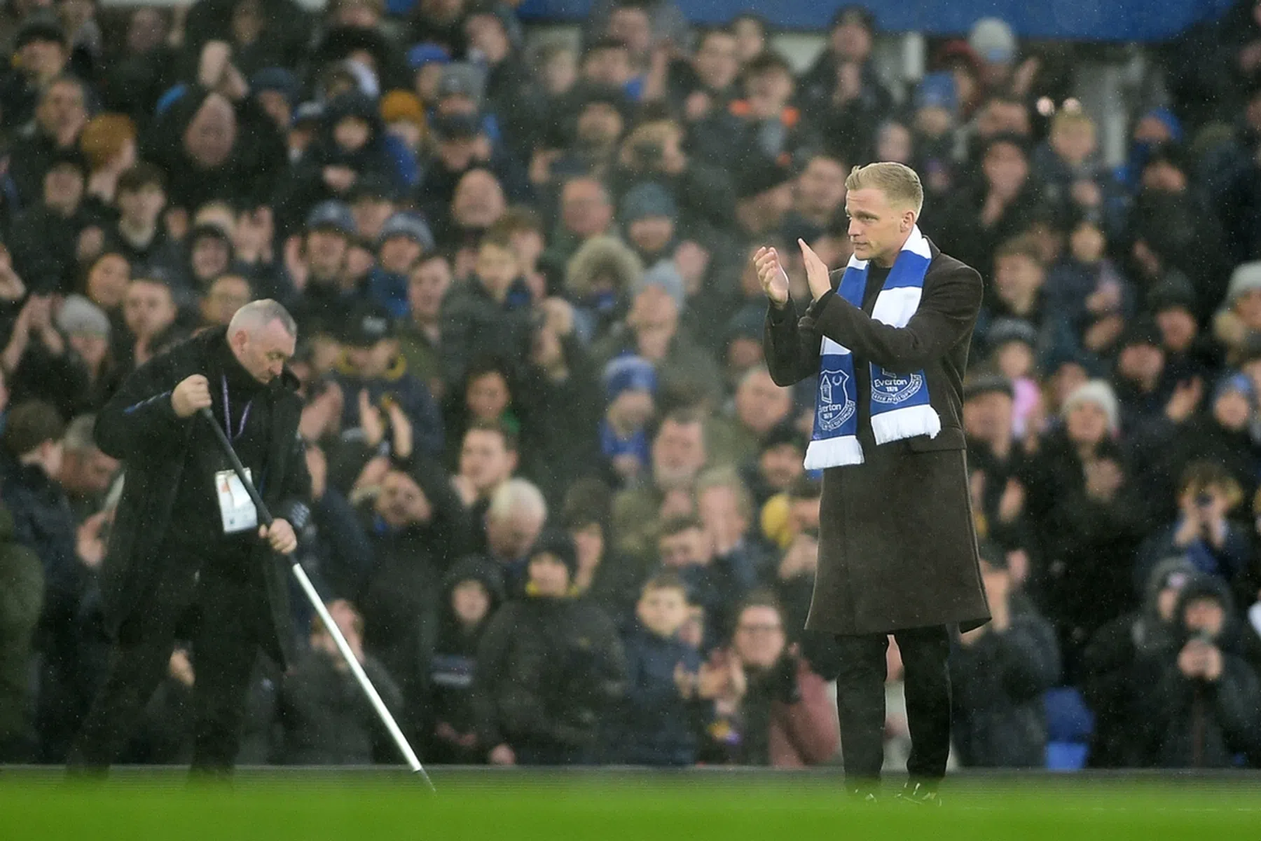 Van de Beek zit vooralsnog ook bij Everton nog op de bank