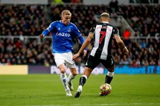 Thumbnail for article: Curieuze eigen doelpunten kleuren debuut Van de Beek