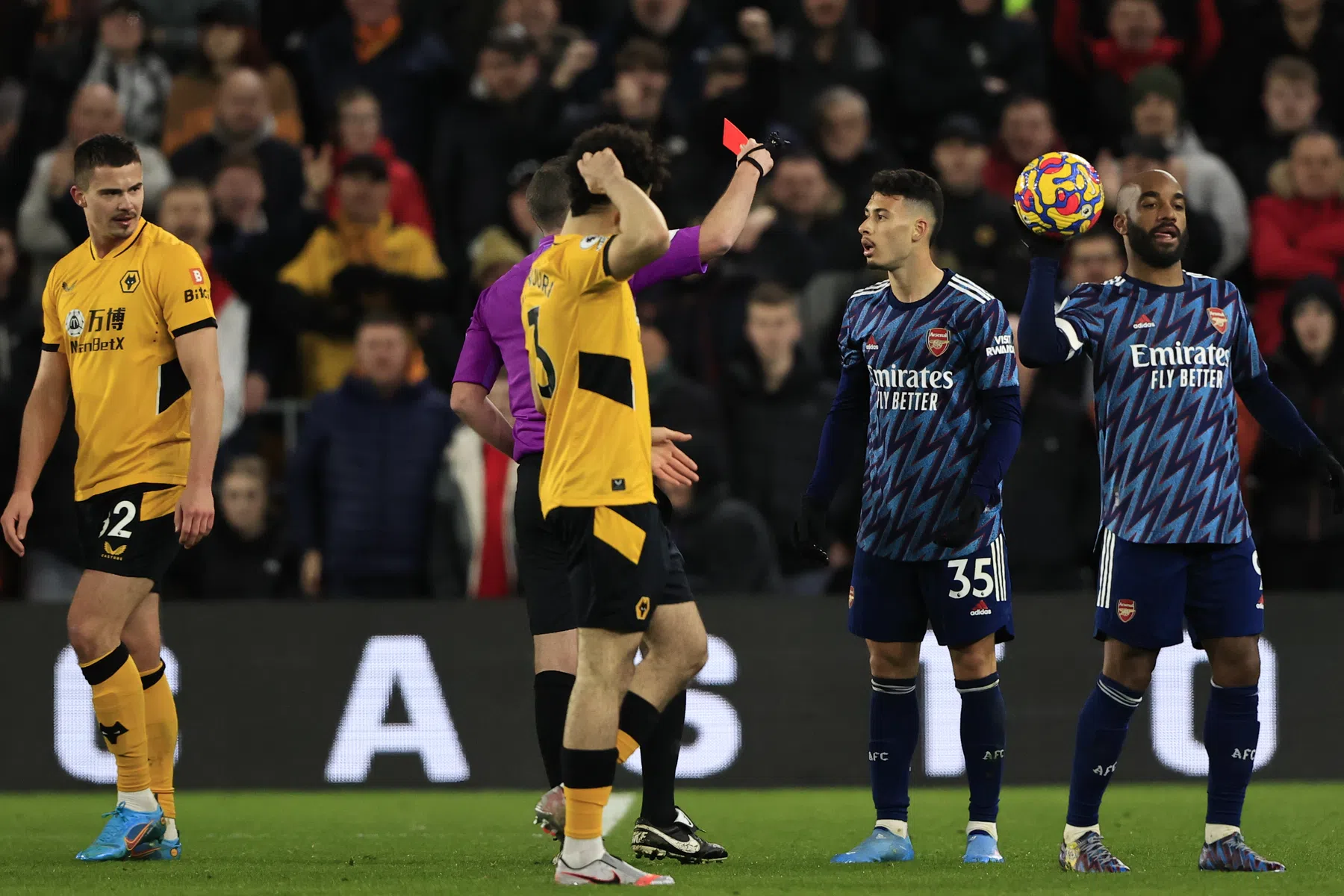 Jota goud waard voor Liverpool, Arsenal wint ondanks bizarre rode kaart