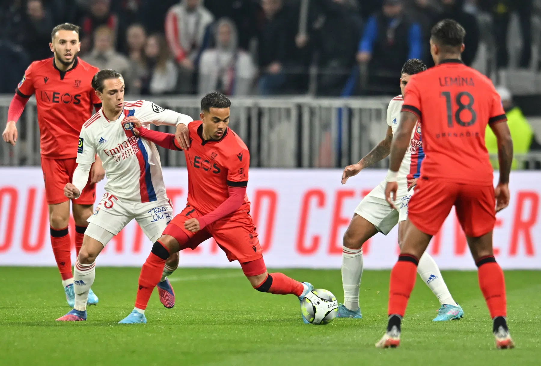 Pechvogel Kluivert leidt cruciale overwinning voor Bosz in 