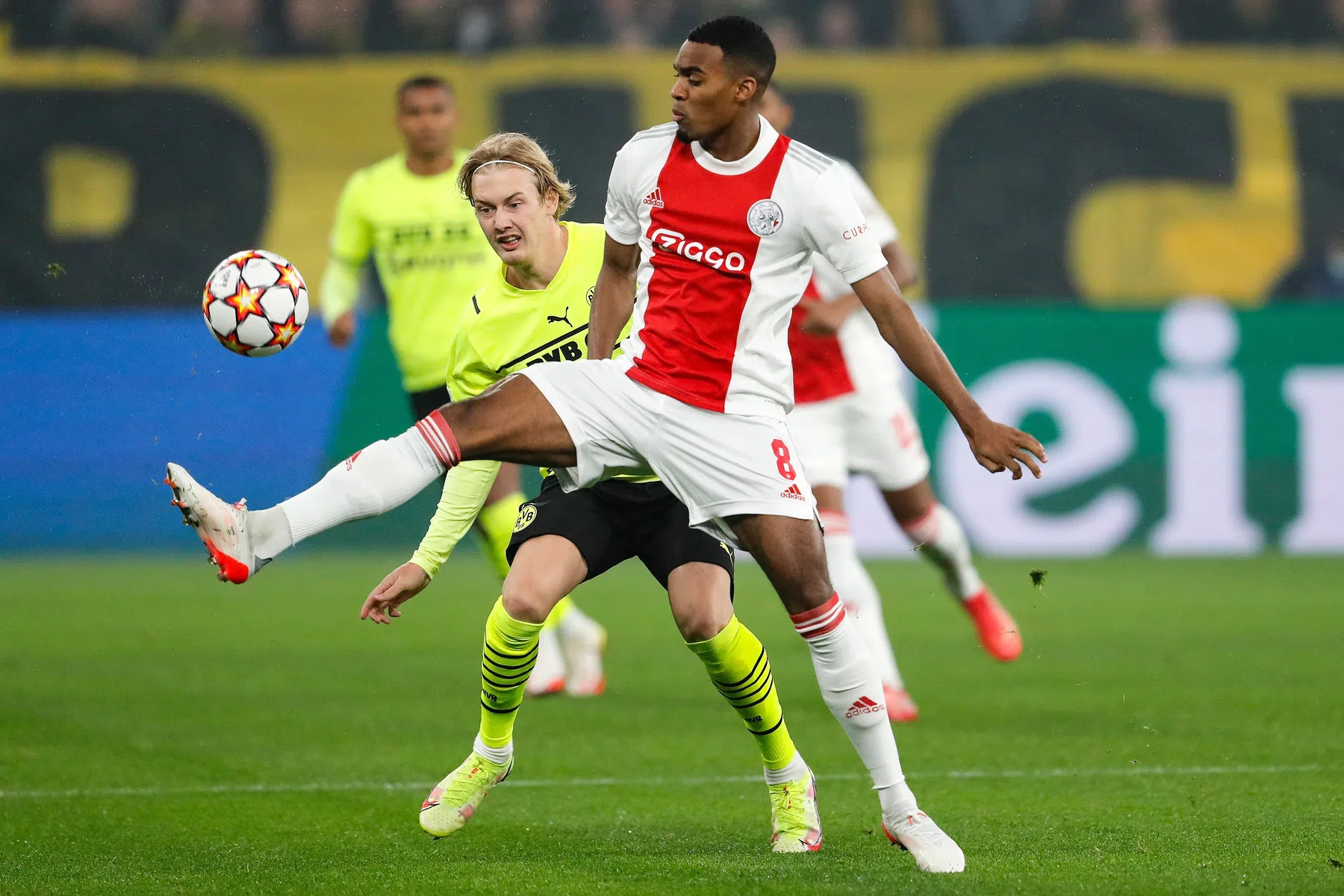 Hoe de Europese geldlawine de Eredivisie vermorzelt