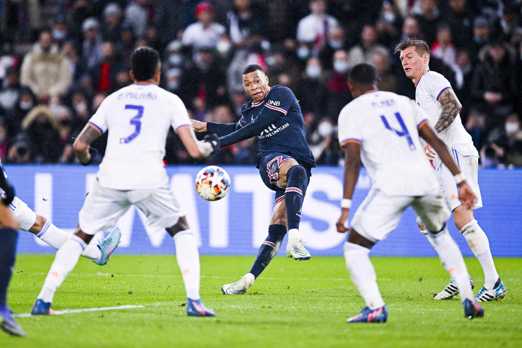 Spaanse media schrikken van Real Madrid na 'debacle in Parijs'