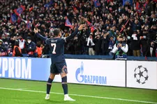 Thumbnail for article: 'Buitenaardse' Mbappé van alle kanten opgehemeld: 'Hij is een alien'