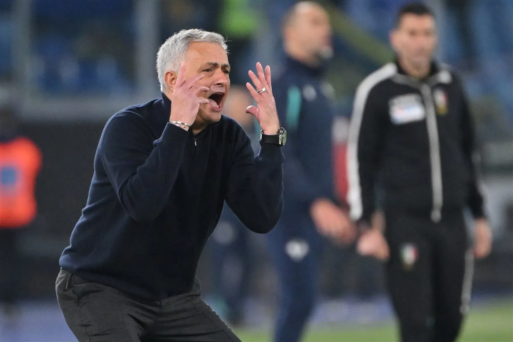 Mourinho uitgefloten en weggestuurd bij nieuwe uitglijder van AS Roma